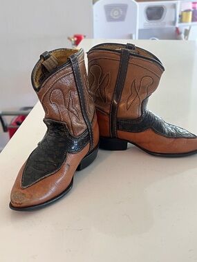 Vintage Kids Tan and Black Western Cowboy Boots - Stylish Pull-On Design
